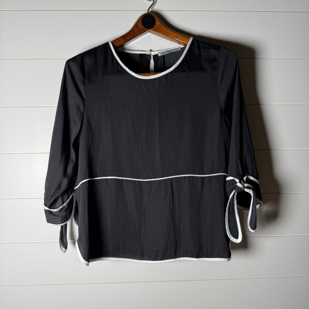 Arianna by Howard's Women's Size S/M Shirt Black with White Trim Ties on Elbows